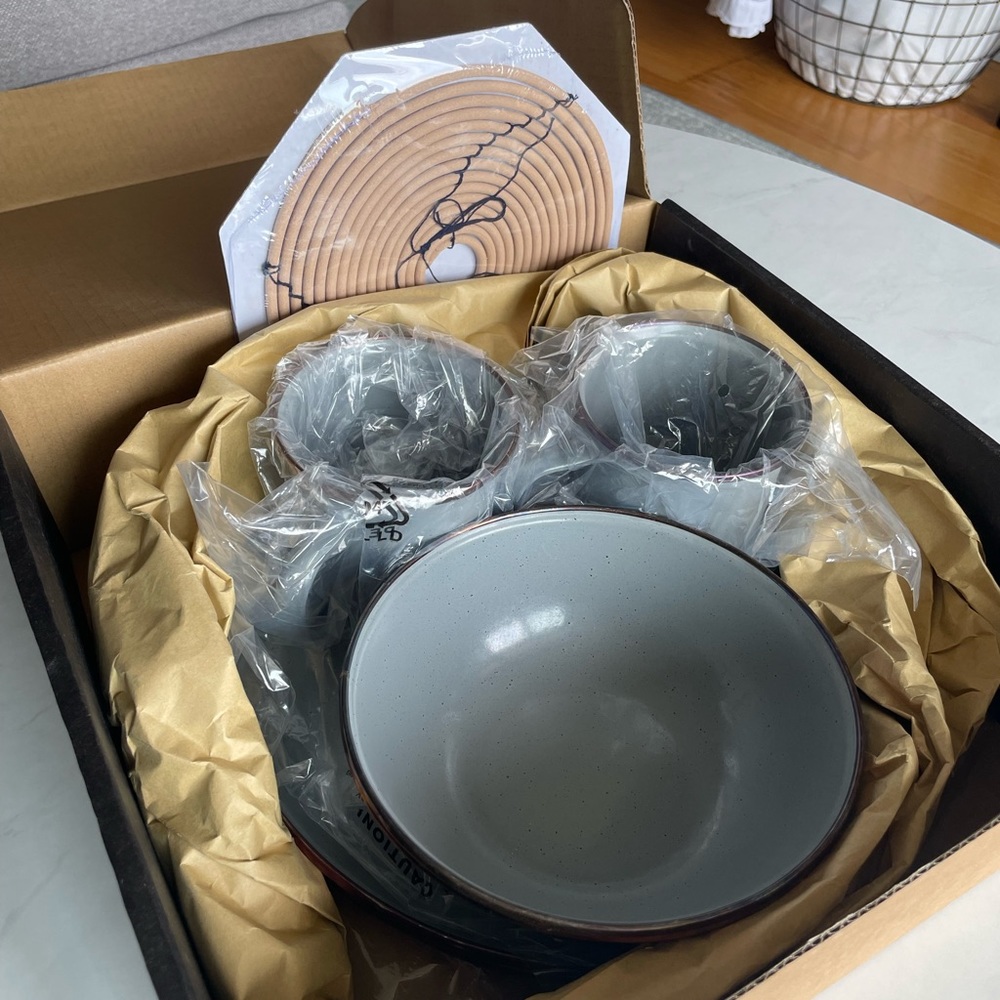 Barebones Enamelware Set - Picture 2 of 3